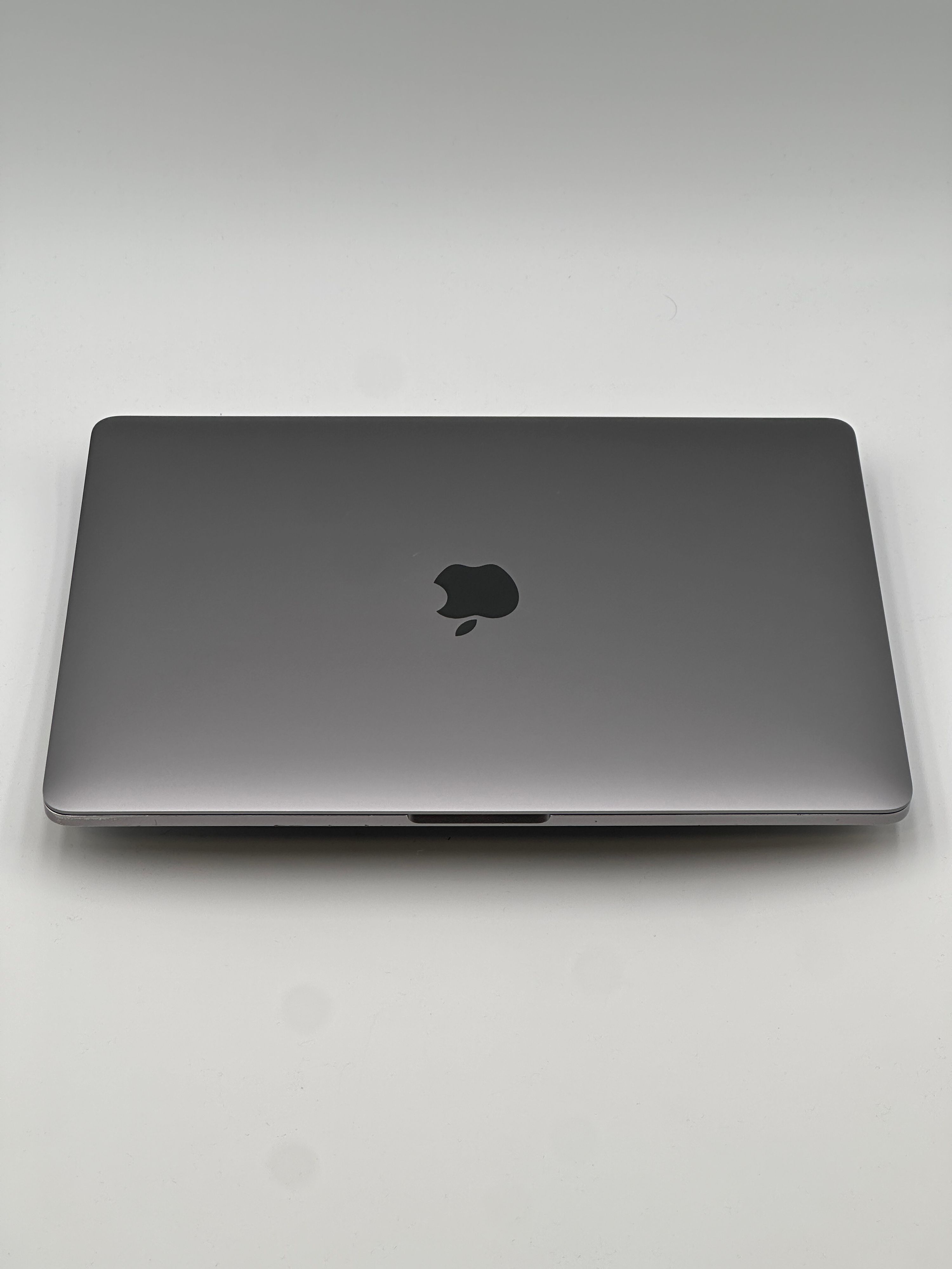 MacBook Pro 13 inch 2018 Core i5 2.3GHz (2018) 16GB 256GB – refurbished – uitstekende staat | iMac and More