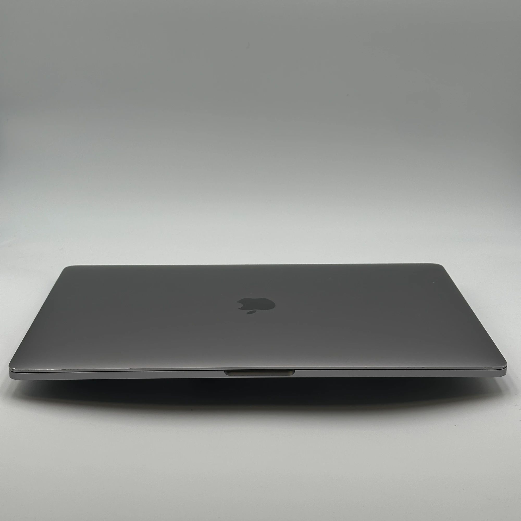 MacBook Pro 15 inch 2019 8-Core i9 2,3 GHz 16GB 512GB – refurbished – fair condition | iMac and More