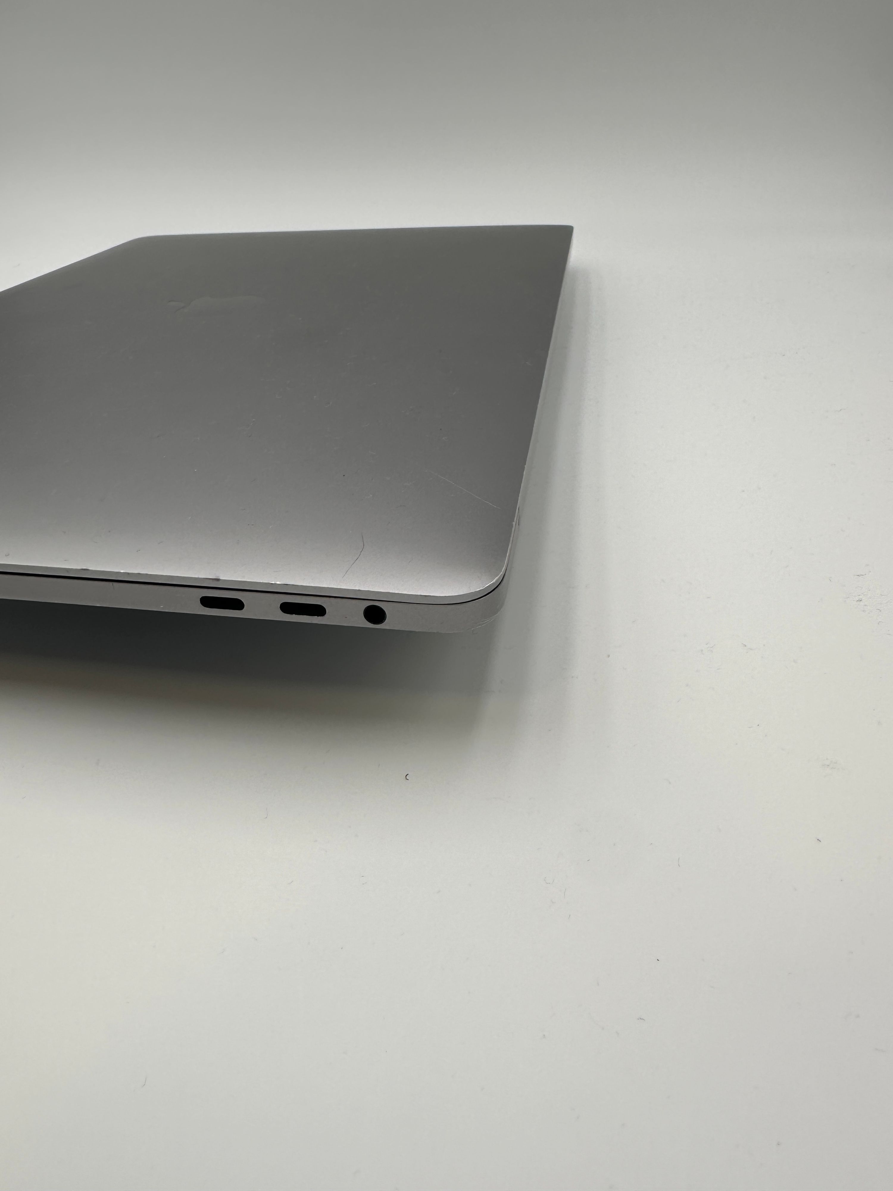 MacBook Pro 15 inch 2017 Core i7 2.8 GHz 16GB 1TB – refurbished – voldoende staat | iMac and More