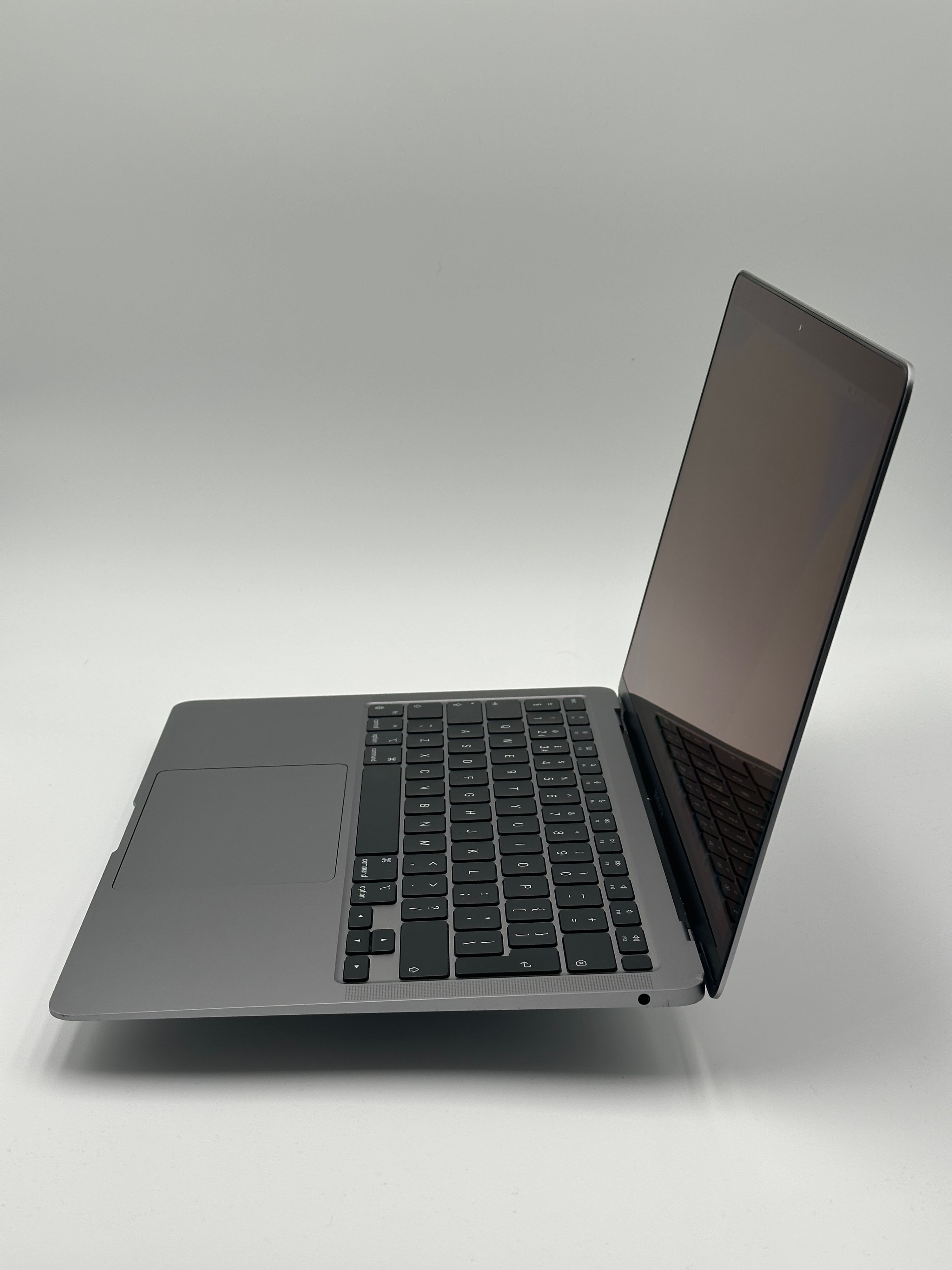MacBook Air 13 inch 2020 M1 8-core 8GB 256GB – refurbished – goede staat | iMac and More