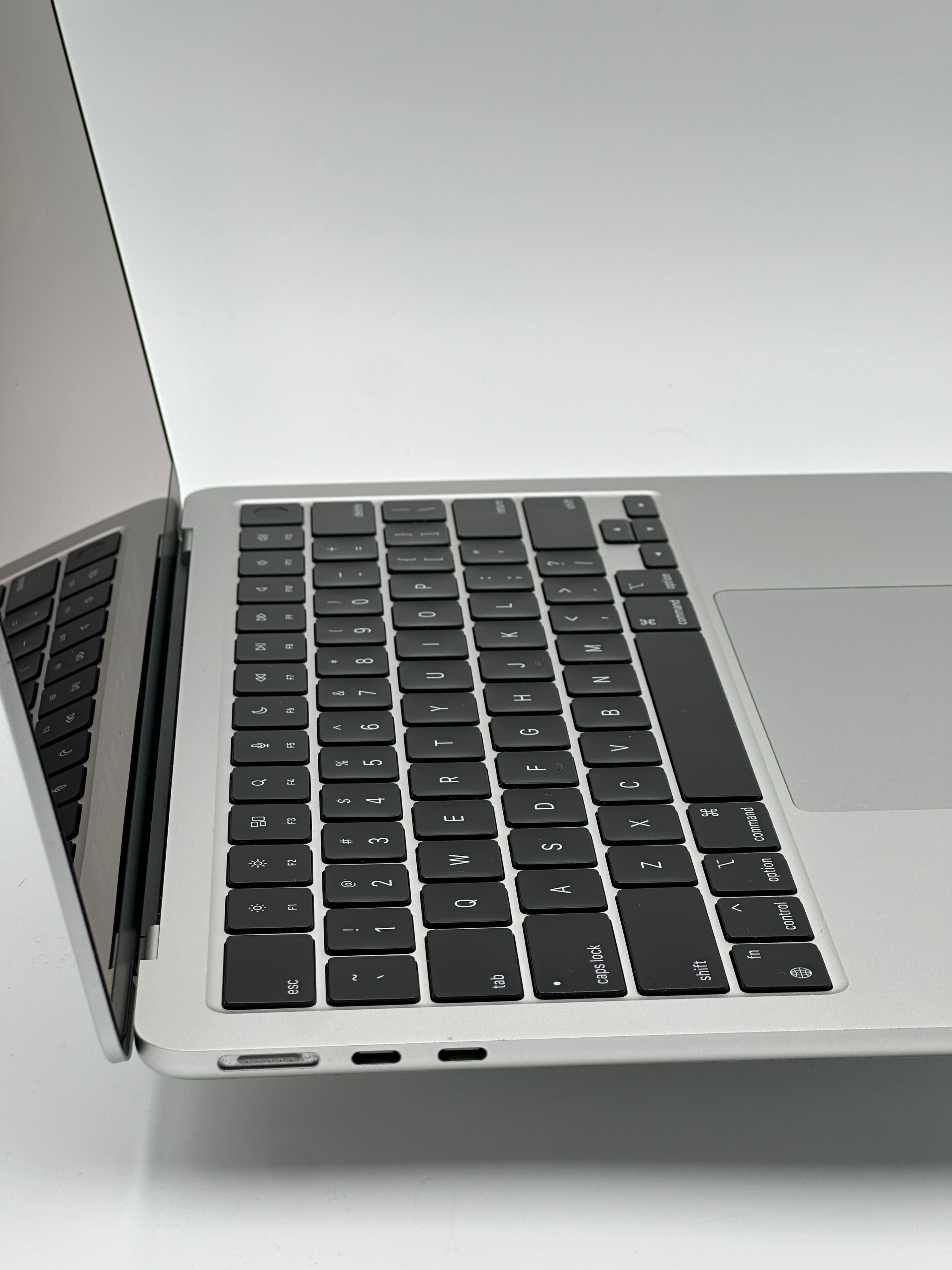 MacBook Air 13,6 ιντσών 13.6 inch 2022 M2 8-core 16GB 256GB – μεταχειρισμένο – άριστη κατάσταση | iMac and More