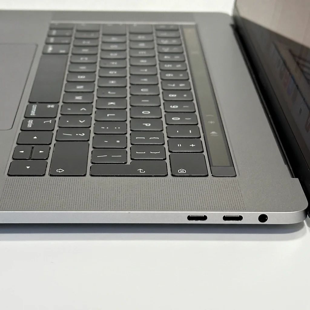 MacBook Pro 15 inch 2018 2018 refurbished Grade B — φωτογραφία 7