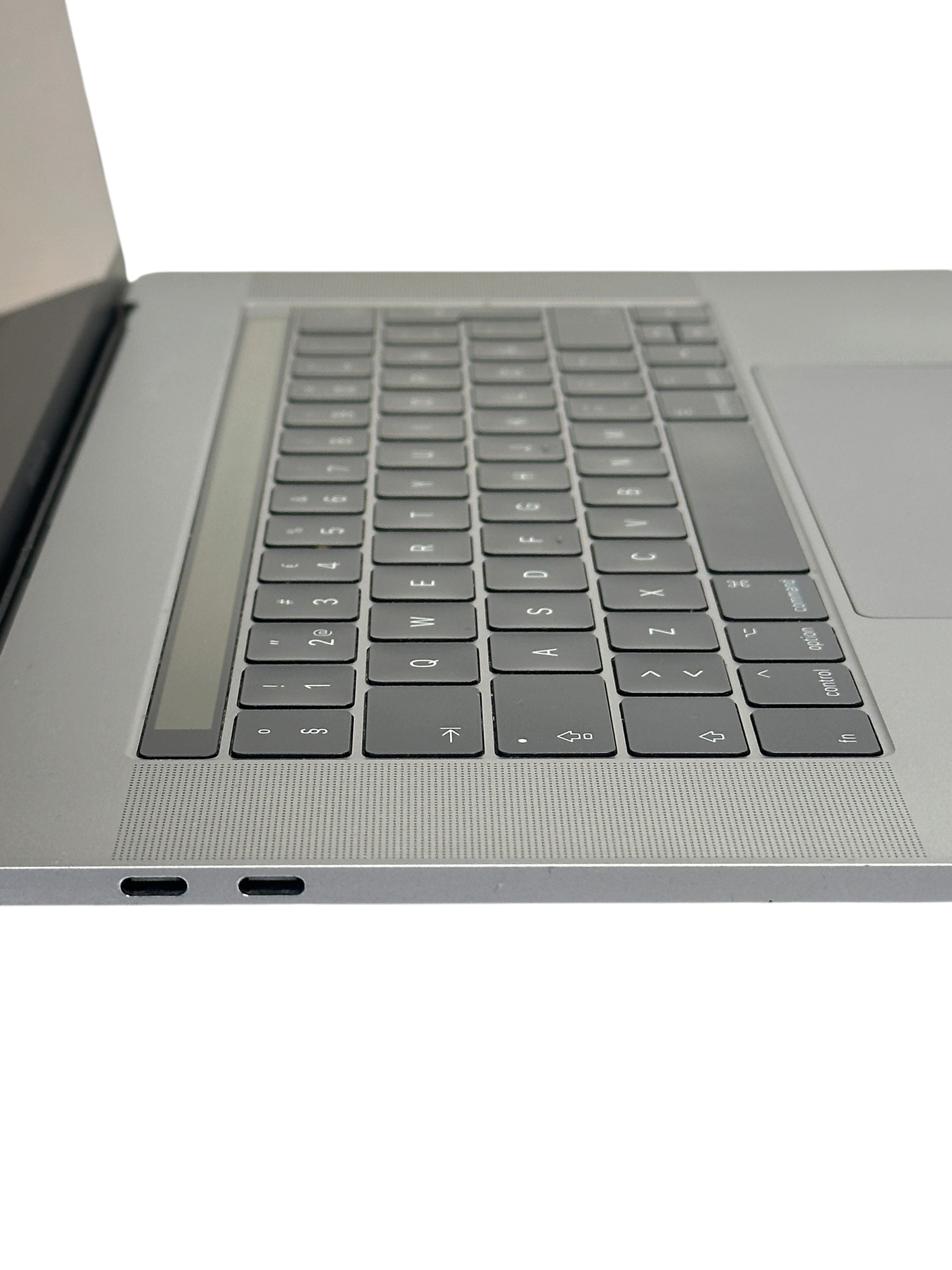 MacBook Pro 15 inch  2017 refurbished Grade B — photo 4
