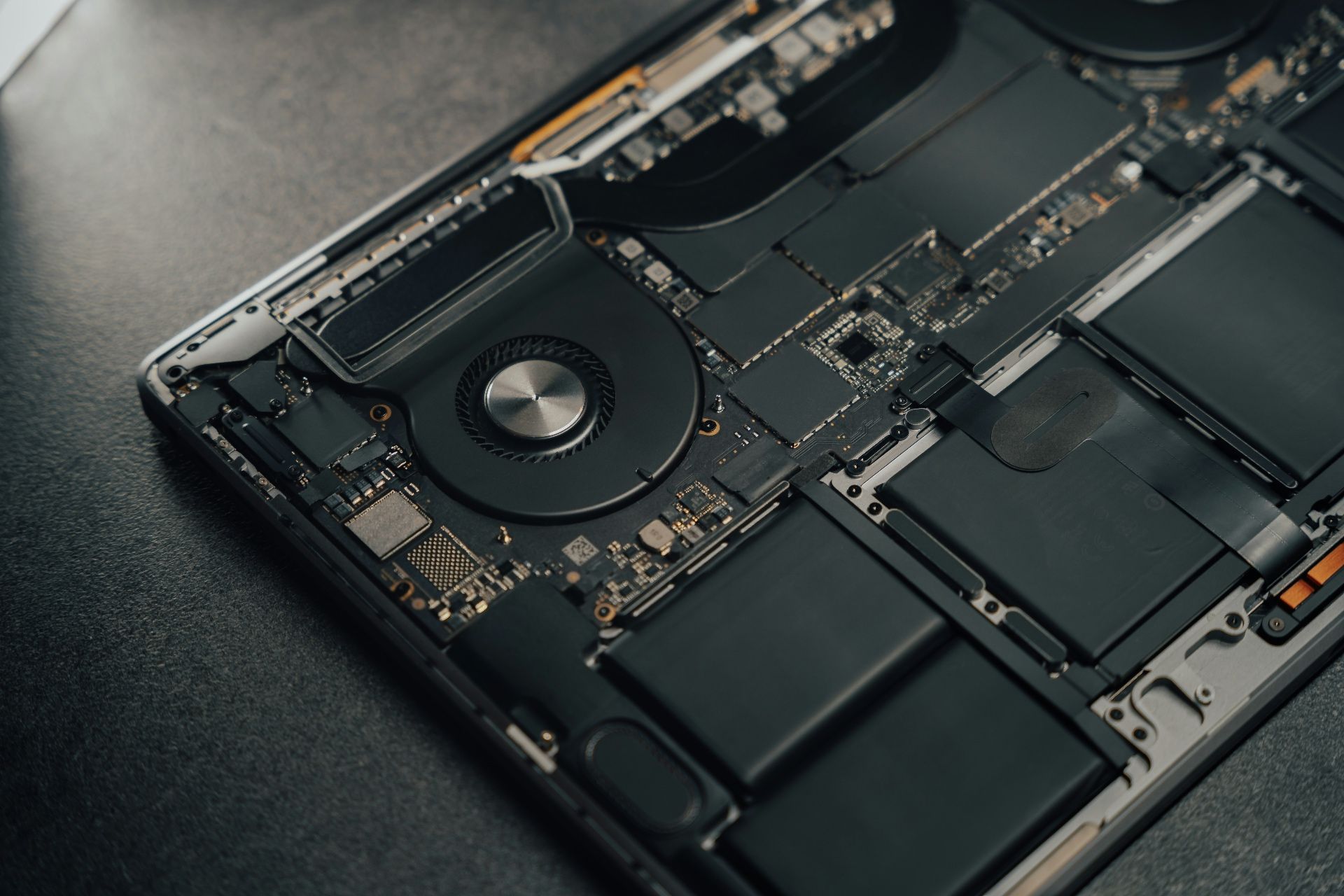 MacBook internals reparatie