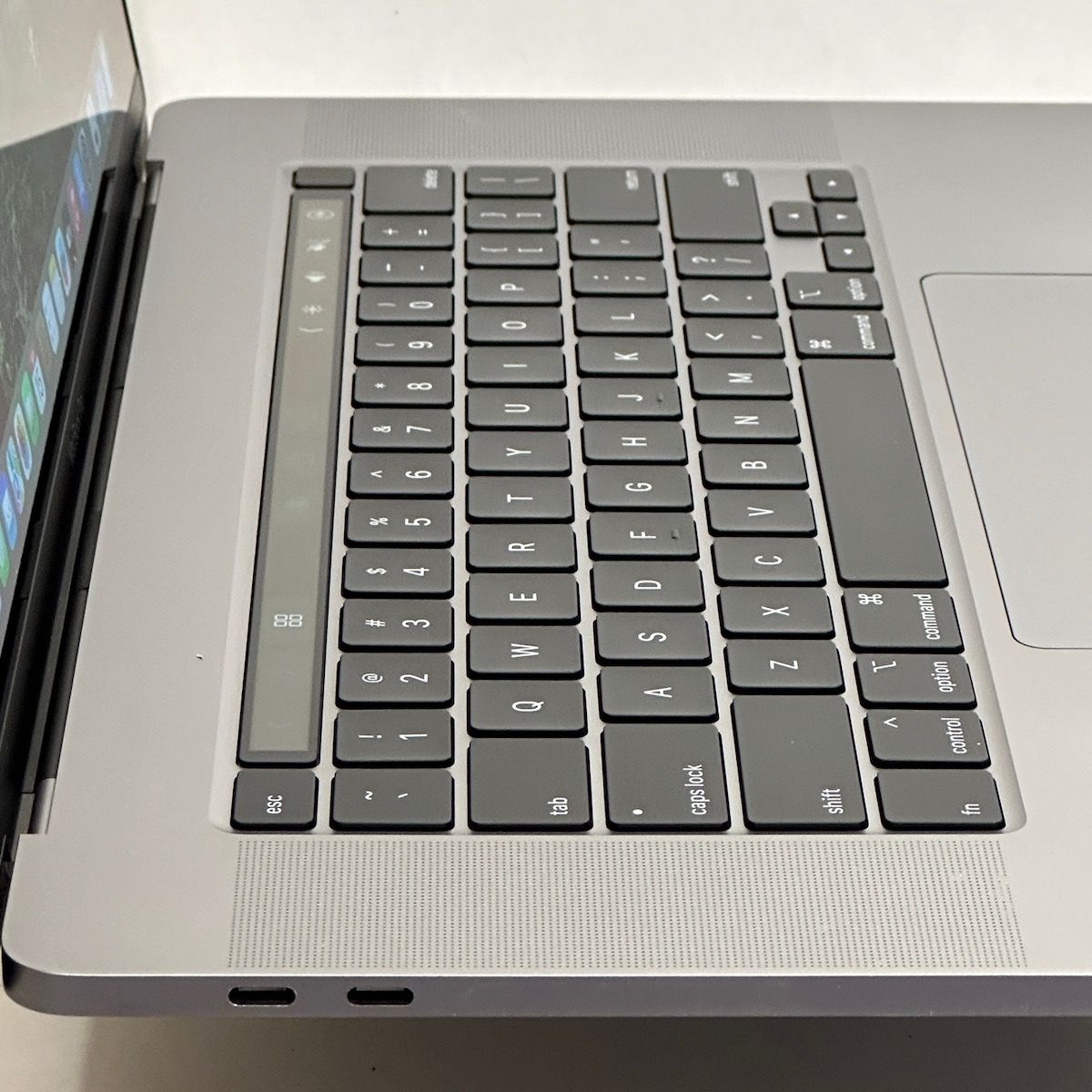MacBook Pro 16 inch 2019  2026 refurbished Grade B — foto 4